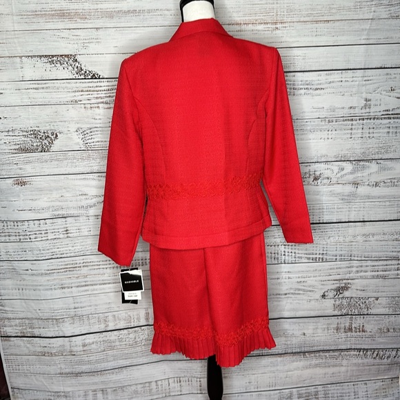 Red NWT skirt suit in 14P K Petite Collection 14P with beautiful detail - Picture 3 of 8